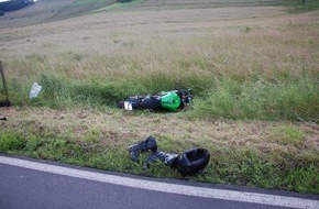 Polizeipräsidium Westpfalz: POL-PPWP: Motorradfahrer bei Verkehrsunfall schwer verletzt
