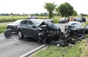 Polizei Düren: POL-DN: Drei Verletzte bei Verkehrsunfall auf der L264