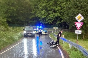 Kreispolizeibeh&ouml;rde Oberbergischer Kreis: POL-GM: Zweiradfahrer bei Alleinunfall leicht verletzt