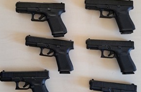 Zollfahndungsamt Frankfurt am Main: ZOLL-F: Sechs Festnahmen wegen illegalen Waffenhandels - Zollfahndung Frankfurt stellt &uuml;ber 160 Schusswaffen sicher