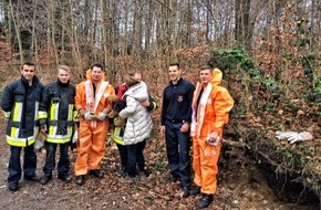 Feuerwehr Essen: FW-E: "Angel" gerettet, Essener Feuerwehrleute befreien eine Norfolk-Terrier-Hündin, das Tier bleibt unversehrt, Besitzerin überglücklich