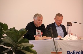 Polizeipr&auml;sidium S&uuml;dosthessen: POL-OF: Krimilesung im Polizeipr&auml;sidium S&uuml;dosthessen zog 250 Zuschauerinnen und Zuschauer an