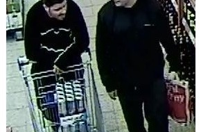 Polizei Düsseldorf: POL-D: Düsseldorf / Neuss / Kamen - Manipulation an Lesegeräten für Scheckkarten - Wer kennt die Täter? - Polizei fahndet mit Fotos aus Überwachungskamera