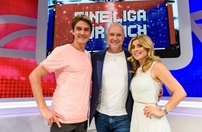 Sky Deutschland: Buschi is back: Frank Buschmann geht mit "Eine Liga für sich - Buschis Sechserkette" im Sommer auf Sky 1 in die dritte Staffel
