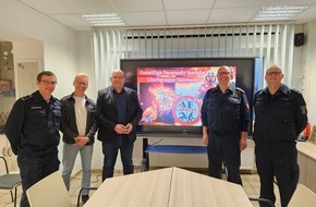 Feuerwehr Iserlohn: FW-MK: Digitale Zukunft f&uuml;r die Feuerwehr: F&ouml;rderverein der L&ouml;schgruppe S&uuml;mmern r&uuml;stet mit neuem Medienboard auf