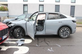 Polizei Mettmann: POL-ME: Internistischer Notfall: zwei Verletzte nach Verkehrsunfall - 2512028