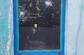 Polizeiinspektion Nienburg / Schaumburg: POL-NI: Stadthagen: Fensterscheiben beschädigt - Polizei bittet um Zeugenhinweise