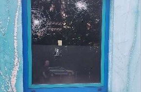 Polizeiinspektion Nienburg / Schaumburg: POL-NI: Stadthagen: Fensterscheiben beschädigt - Polizei bittet um Zeugenhinweise