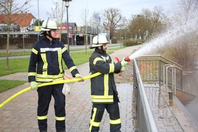 FW Beverungen: Nachwuchs für den Feuerwehrdienst / Truppmannlehrgang Teil 1 + 2 erfolgreich abgeschlossen