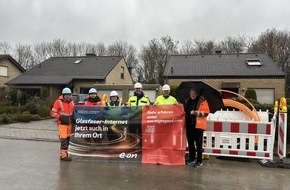 Westconnect GmbH: Pressemeldung: Spatenstich: Westconnect startet Glasfaserausbau in Ahlen Nord