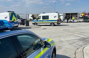 Polizeipräsidium Nordhessen - Kassel: POL-KS: Lkw-Großkontrolle verschiedener Behörden am Rasthof Kassel: 173 Fahrzeuge kontrolliert; zahlreiche Verstöße festgestellt
