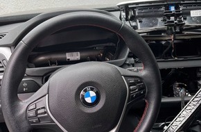 Polizei Rheinisch-Bergischer Kreis: POL-RBK: Burscheid - Tacho und Multimediaeinheit aus BMW ausgebaut
