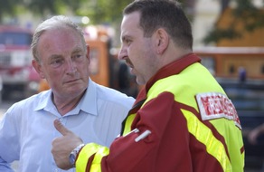 Johanniter Unfall Hilfe e.V.: Hilfe für Hochwasseropfer / Johanniter ziehen Kräfte aus dem Bundesgebiet zusammen