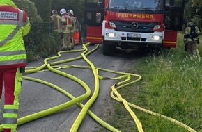 Freiwillige Feuerwehr Tönisvorst: FW Tönisvorst: Unruhiger Auftakt in den Feiertag - Feuerwehr Tönisvorst in der Nacht zu zwei Einsätzen alarmiert. Durch Kellerbrand zwei verletzte Bewohner und zwei gerettet Katzen