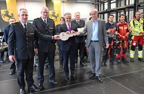 Feuerwehr Stuttgart: FW Stuttgart: Neue Feuer- und Rettungswache 5 auf den Fildern offiziell in Betrieb genommen