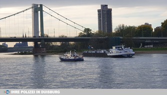 Polizei Duisburg: POL-DU: Tankmotorschiff fährt sich fest