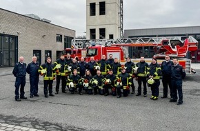 Feuerwehr Dinslaken: FW Dinslaken: Erfolgreiche Zwischenprüfung in der Feuerwehr Grundausbildung
