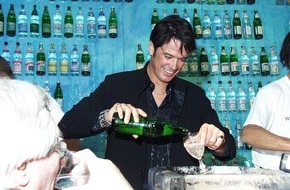 Informationszentrale Deutsches Mineralwasser: Auf den Geschmack gekommen: Größte Mineralwasser-Bar der Welt auf dem Internationalen Presseball