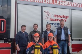 Feuerwehr Lennestadt: FW-OE: Neue "Atemschutzgeräte" für die Jugendfeuerwehr - Firma LMD aus Elspe macht es möglich