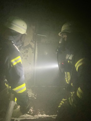 FW-LK Leer: Dreitägige Hitzeschlacht auf der Nesse Realbrandausbildung für rund 170 Feuerwehrleute auf dem Gelände der Kreisfeuerwehr Leer