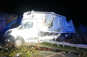 Polizeiinspektion Rotenburg: POL-ROW: ++Verkehrsunfall am Samstag auf der A1++Betrug mittels Mobiltelefons++Diebstahl auf Baustelle++