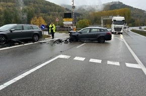 Polizeidirektion Landau: POL-PDLD: Bundesstraße 10 - Verkehrsunfall mit Totalschaden