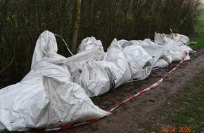 Polizeidirektion Ratzeburg: POL-RZ: Zeugen gesucht: Unbekannte entsorgen Baustellenabf&auml;lle bei Harmsdorf