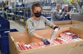 BGHW - Berufsgenossenschaft Handel und Warenlogistik: Muskel-Skelett-Erkrankungen wirksam vorbeugen / Entspannende Übungen für Menschen, die im Job lange sitzen oder stehen müssen