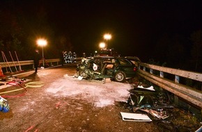 Kreisfeuerwehrverband Calw e.V.: KFV-CW: Schwerer Verkehrsunfall fordert zwei Todesopfer