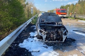 Polizeiinspektion Delmenhorst / Oldenburg - Land / Wesermarsch: POL-DEL: Autobahnpolizei Ahlhorn: Fahrzeugbrand auf A 29 im Bereich der Gem. Großenkneten ++ mehrstündige Sperrung der Autobahn ++ aufwendige Reinigung