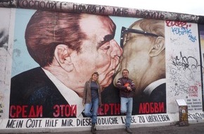 ZDF: "Geh' doch nach drüben! - Wo lag das bessere Deutschland?" / Dreharbeiten zu neuer "ZDFzeit"-Doku über das Spannungsfeld BRD/DDR gestartet (FOTO)