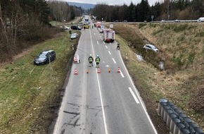 Polizeidirektion Kaiserslautern: POL-PDKL: Drei verletzte Pkw-Insassen nach Vorfahrtsmissachtung