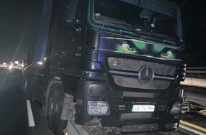 Verkehrsdirektion Koblenz: POL-VDKO: LKW Unfall im Baustellenbereich verursacht erhebliche Verkehrsstörungen