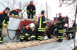 Deutscher Feuerwehrverband e. V. (DFV): Hochwasser: "Benötigen jede einzelne Einsatzkraft" / Sächsische Feuerwehr als größte Hilfeleistungsorganisation gut gerüstet