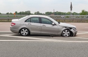 Polizeiinspektion Delmenhorst / Oldenburg - Land / Wesermarsch: POL-DEL: Autobahnpolizei Ahlhorn: Verkehrsunfall auf der Autobahn 1 im Bereich der Gemeinde Stuhr ++ Zwei Personen leicht verletzt