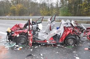 Polizeiinspektion Harburg: POL-WL: Stauende übersehen - schwerer Verkehrsunfall auf der BAB 7