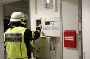 Freiwillige Feuerwehr Gemeinde Schiffdorf: FFW Schiffdorf: Ausgelöste Brandmeldeanlage sorgt für Feuerwehr-Einsatz in den Abendstunden
