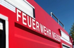 Feuerwehr Neuss: FW-NE: Person im Rhein | Unsachgemäß entsorgter Weihnachtsbaum "gerettet"