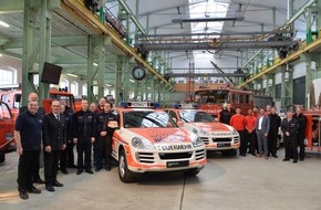 Feuerwehr Stuttgart: FW Stuttgart: Porsche-Notarzteinsatzfahrzeug an das Stuttgarter Feuerwehrmuseum übergeben
