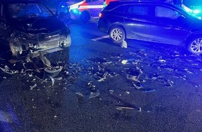 Polizei Mettmann: POL-ME: Kollision mit Gegenverkehr - ein Schwerverletzter und hoher Sachschaden - Velbert - 2401034