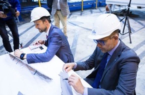 Costa Kreuzfahrten: Costa Toscana: Erster Stahlschnitt für zweites Costa LNG Schiff / Offizieller Baubeginn auf der Meyer Werft in Turku