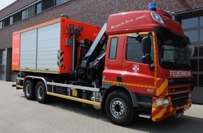 Feuerwehr Dorsten: FW-Dorsten: Schwerer Arbeitsunfall während der Beladung eines Lkw mit Düngemitteln