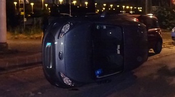 Polizei Bochum: POL-BO: Vandalismus - Unbekannte werfen Kleinwagen auf die Seite
