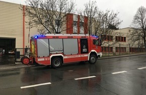 Feuerwehr Olpe: FW-OE: Industriebrand fordert die Feuerwehr