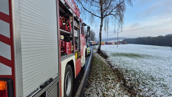 Feuerwehr der Stadt Arnsberg: FW-AR: Verkehrsunfall zwischen PKW und besetztem Großraumtaxi