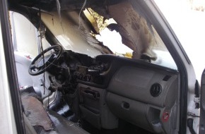 Polizei Düren: POL-DN: Kleintransporter brannte aus