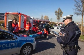 Polizei Rhein-Erft-Kreis: POL-REK: 170616-2: Zwei verletzte Personen nach Zusammenstoß - Pulheim