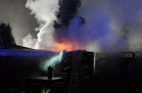 Kreisfeuerwehr Oldenburg: FW-OLL: Brand auf Campingplatz - Hund verstirbt in den Flammen - Feuerwehr kann ein ausbreiten verhindern