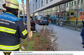Feuerwehr München: FW-M: Radfahrer bei Verkehrsunfall verletzt (Maxvorstadt)