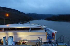 Polizeipräsidium Einsatz, Logistik und Technik: PP-ELT: Tankmotorschiff kollidiert mit Moselbrücke